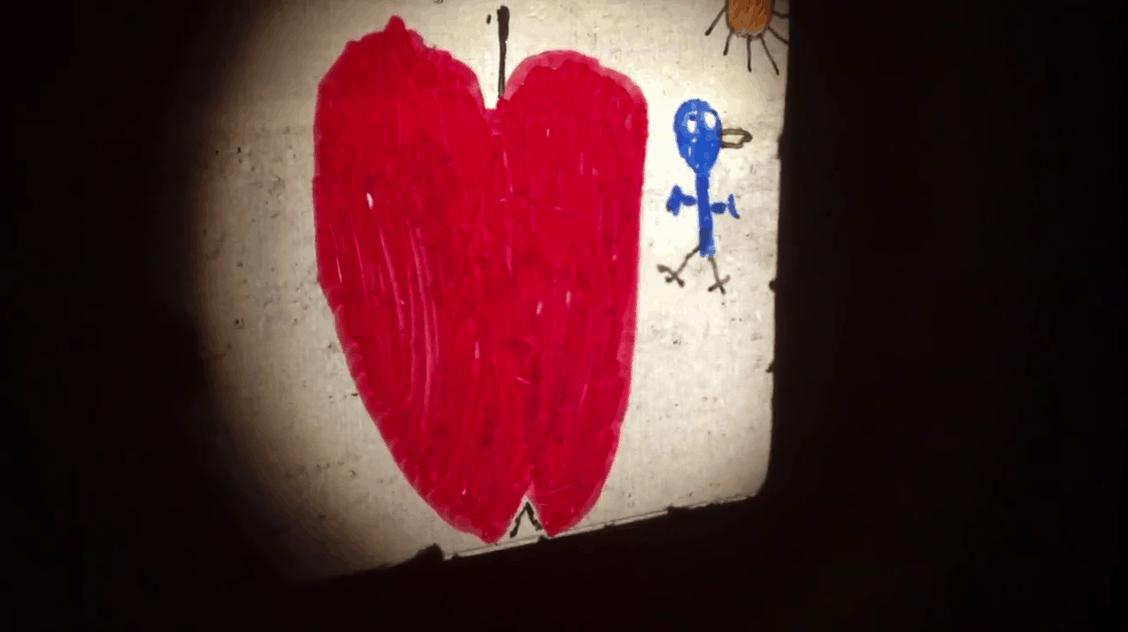 Projection de vues lumineuses dessinées sur rodoïd par les enfants
