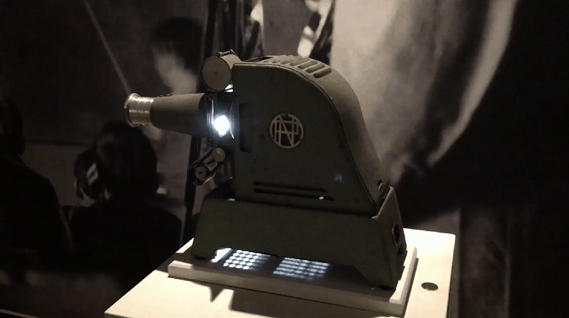 Projecteur de vues fixes en accès libre. Exposition "Lumineuses projections !" au Musée de l'éducation de Rouen MUNAÉ 2016